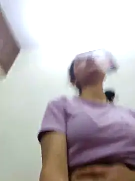 Snapshot of Aleena_Rai chatting on 03/05/25, 07:17 Aleena Rai online show from 03/05/25, 07:17