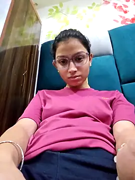 Snapshot of Aleena_Rai chatting on 03/12/25, 07:49 Aleena Rai online show from 03/12/25, 07:49