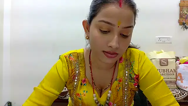 Snapshot of Aleena_Rai chatting on 10/13/25, 07:14 Aleena Rai online show from 10/13/25, 07:14