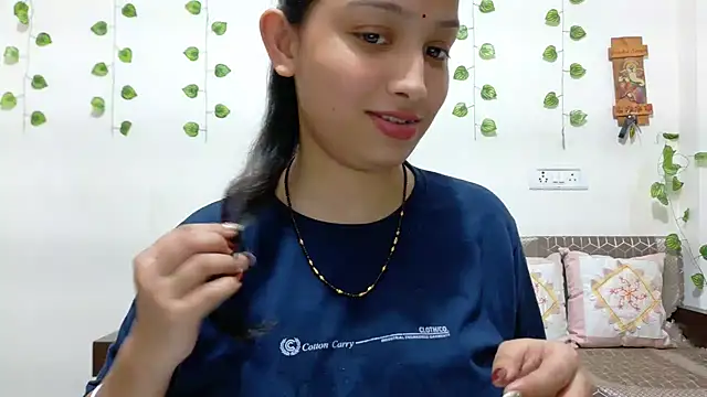 Snapshot of Aleena_Rai chatting on 10/30/25, 06:52 Aleena Rai online show from 10/30/25, 06:52