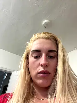 Snapshot of Barbie_26 chatting on 12/07/24, 10:45 Barbie 26 online show from 12/07/24, 10:45