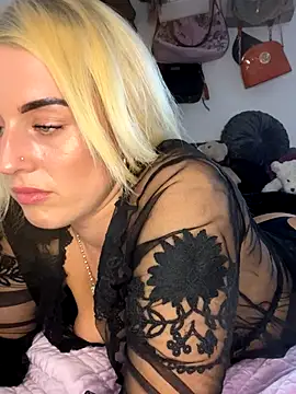 Snapshot of Barbie_26 chatting on 11/30/25, 03:16 Barbie 26 online show from 11/30/25, 03:16