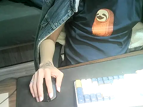 Snapshot of Ryan67533 chatting on 11/04/25, 12:04 Ryan67533 online show from 11/04/25, 12:04