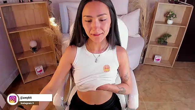 Amy Kiitty  online show from 12/18/24, 12:10