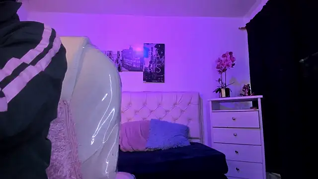 Amy Kiitty  online show from 12/21/25, 12:45