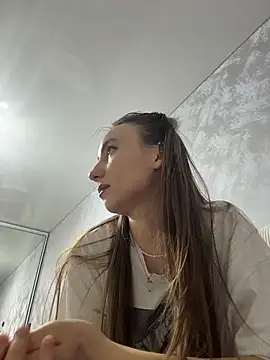 viviandaimond1 online show from 11/30/25, 09:41