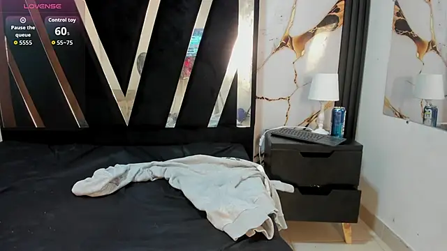 KarinaSimonz online show from 12/18/25, 08:04