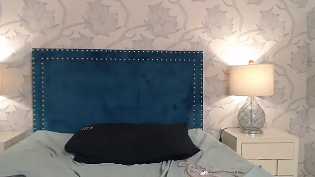 Snapshot of Aleja_gh1 chatting on 02/02/25, 01:55 Aleja gh1 online show from 02/02/25, 01:55