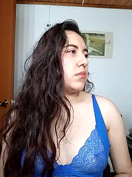 Emi chik online show from 10/25/25, 11:07