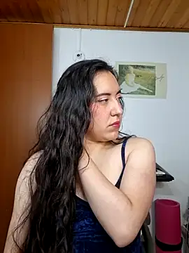 Emi chik online show from 04/01/26, 12:28