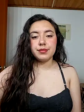 Emi chik online show from 06/05/26, 05:03