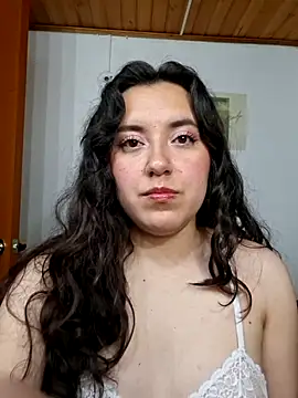 Emi chik online show from 07/05/26, 07:59