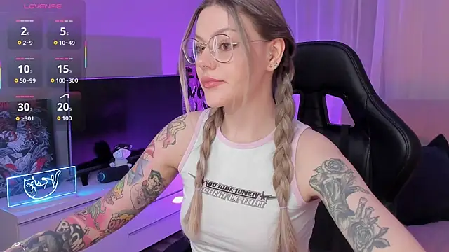 Marta May  online show from 10/12/25, 05:23