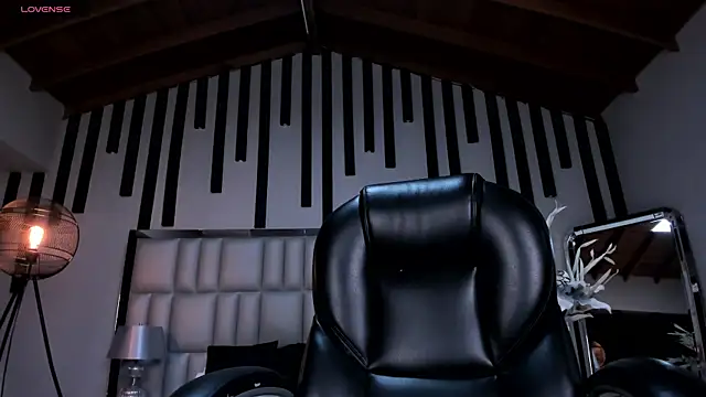 KatieNolan 1 online show from 10/31/25, 04:46