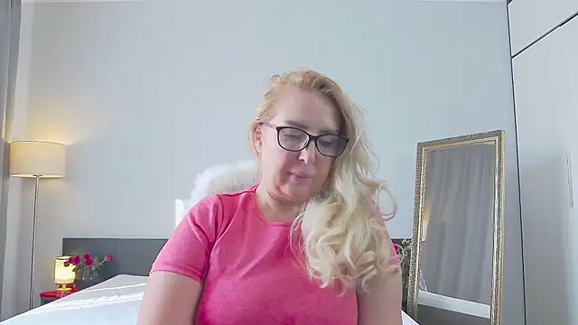 Snapshot of MariaRichi_ chatting on 02/09/25, 12:52 MariaRichi online show from 02/09/25, 12:52