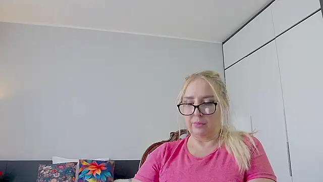 Snapshot of MariaRichi_ chatting on 02/20/25, 10:27 MariaRichi online show from 02/20/25, 10:27