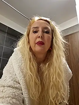 Snapshot of MariaRichi_ chatting on 02/21/25, 07:10 MariaRichi online show from 02/21/25, 07:10