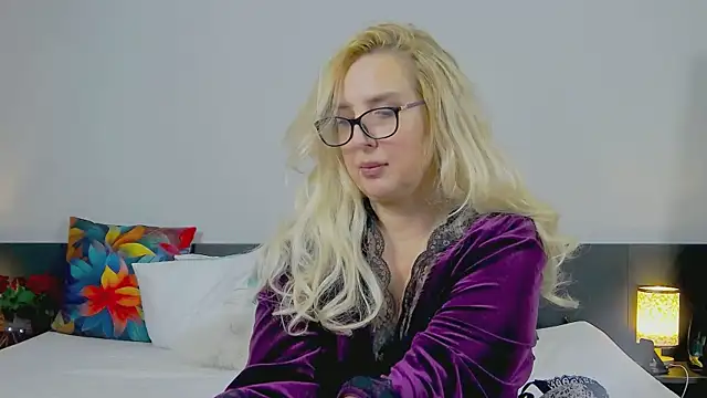 Snapshot of MariaRichi_ chatting on 02/27/25, 04:10 MariaRichi online show from 02/27/25, 04:10