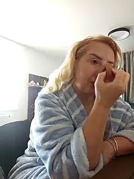 Snapshot of MariaRichi_ chatting on 03/06/25, 07:25 MariaRichi online show from 03/06/25, 07:25