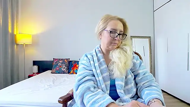 Snapshot of MariaRichi_ chatting on 03/07/25, 09:18 MariaRichi online show from 03/07/25, 09:18