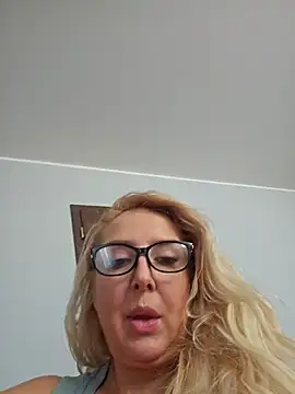 Snapshot of MariaRichi_ chatting on 03/15/25, 10:57 MariaRichi online show from 03/15/25, 10:57