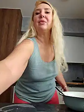 Snapshot of MariaRichi_ chatting on 03/19/25, 10:44 MariaRichi online show from 03/19/25, 10:44