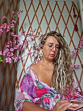 Snapshot of MariaRichi_ chatting on 09/23/25, 07:22 MariaRichi online show from 09/23/25, 07:22