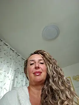 Snapshot of MariaRichi_ chatting on 09/27/25, 07:02 MariaRichi online show from 09/27/25, 07:02