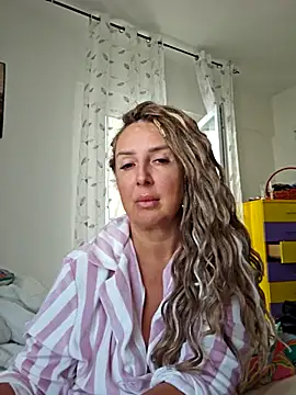 Snapshot of MariaRichi_ chatting on 09/29/25, 06:51 MariaRichi online show from 09/29/25, 06:51