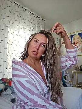 Snapshot of MariaRichi_ chatting on 10/03/25, 07:16 MariaRichi online show from 10/03/25, 07:16