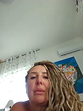 Snapshot of MariaRichi_ chatting on 10/04/25, 07:28 MariaRichi online show from 10/04/25, 07:28