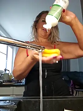 Snapshot of MariaRichi_ chatting on 10/12/25, 07:40 MariaRichi online show from 10/12/25, 07:40