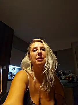 Snapshot of MariaRichi_ chatting on 10/13/25, 07:58 MariaRichi online show from 10/13/25, 07:58