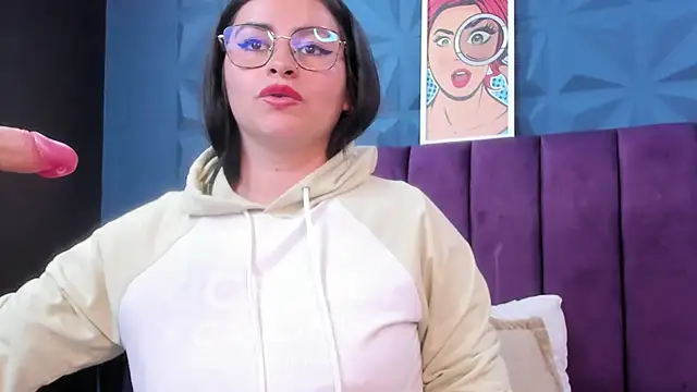 NicoleJonss online show from 05/15/26, 11:45