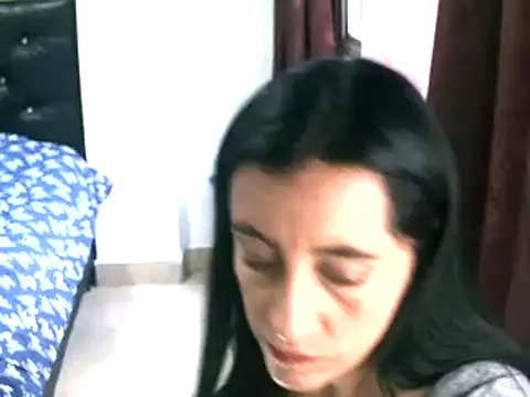Snapshot of hailey85 chatting on 12/24/24, 10:28 hailey85 online show from 12/24/24, 10:28