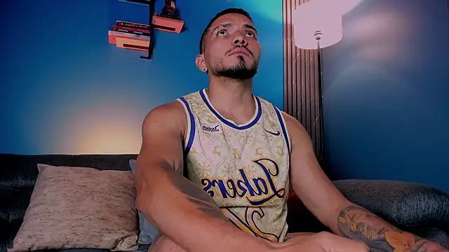 maximusclark1 online show from 10/27/25, 01:09