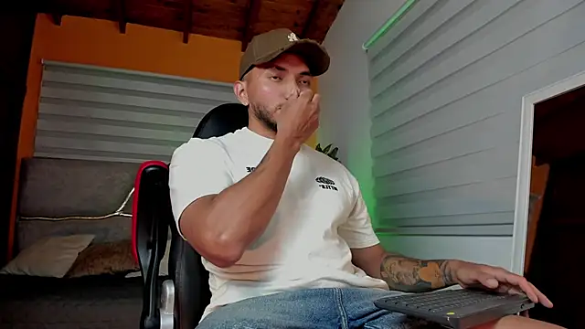 maximusclark1 online show from 03/19/26, 12:03