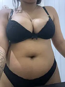 Snapshot of crystalmmour chatting on 12/08/24, 02:39 crystalmmour online show from 12/08/24, 02:39