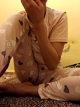 Snapshot of yasima-39 chatting on 10/14/25, 08:37 yasima-39 online show from 10/14/25, 08:37