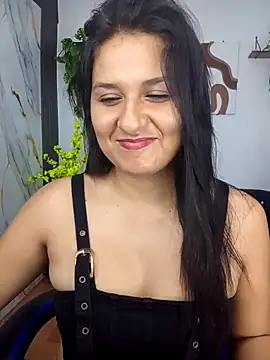Snapshot of elena_jonees chatting on 04/29/26, 08:37 elena jonees online show from 04/29/26, 08:37