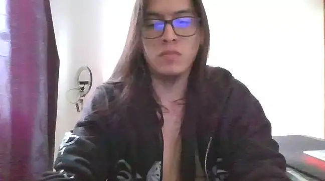 Snapshot of Pitton031 chatting on 03/18/25, 09:32 Pitton031 online show from 03/18/25, 09:32