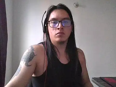 Snapshot of Pitton031 chatting on 12/15/25, 10:25 Pitton031 online show from 12/15/25, 10:25