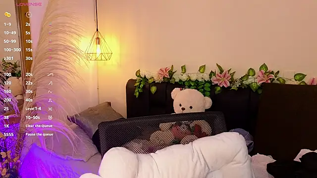 Hannah williams1 online show from 10/03/25, 09:23