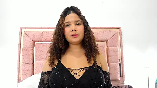 zoee lovv online show from 02/05/25, 06:24