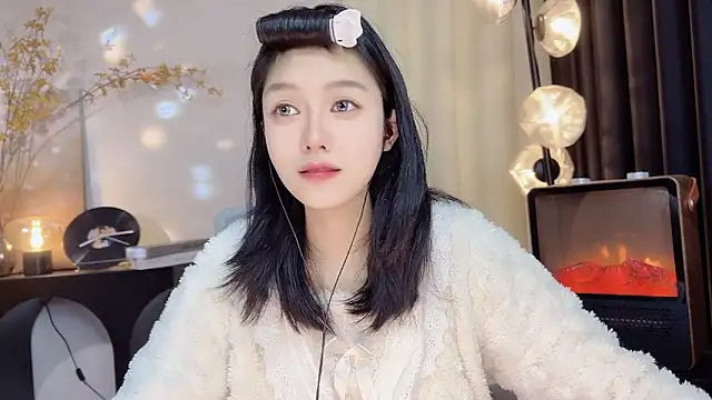 Snapshot of xiaodaibabyy chatting on 01/08/25, 01:52 xiaodaibabyy online show from 01/08/25, 01:52