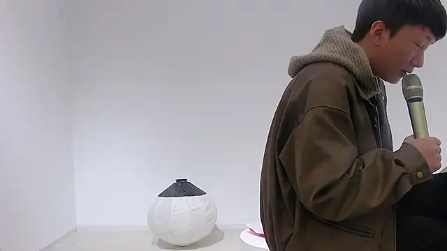 Snapshot of D18666 chatting on 03/10/25, 10:04 D18666 online show from 03/10/25, 10:04