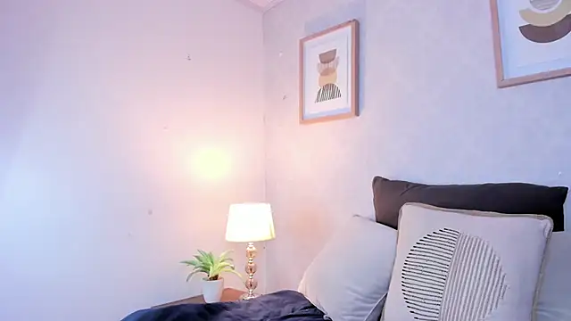 Caroline dh online show from 12/17/25, 11:38