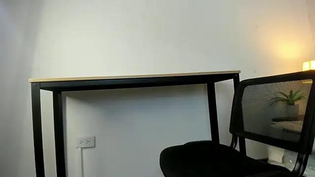 Caroline dh online show from 04/08/26, 11:32