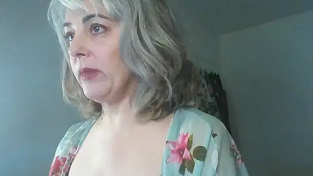 Snapshot of TheRealSeska chatting on 11/01/25, 11:45 TheRealSeska online show from 11/01/25, 11:45