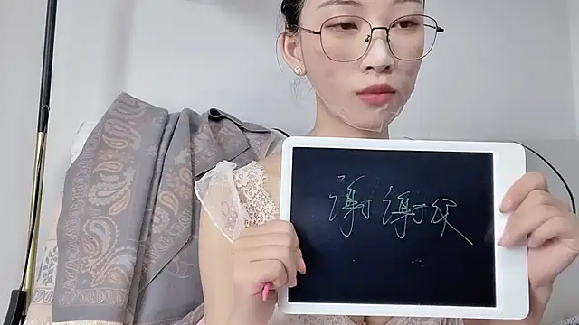 Snapshot of Lili-2 chatting on 05/16/26, 05:37 Lili-2 online show from 05/16/26, 05:37